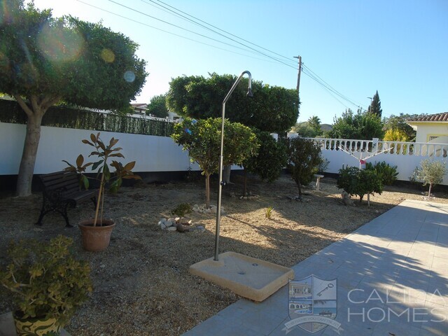 Villa Uno: Resale Villa for Sale in Arboleas, Almería