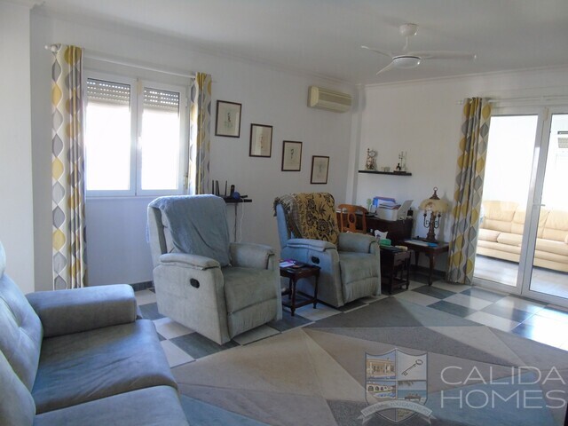 Villa Uno: Resale Villa for Sale in Arboleas, Almería