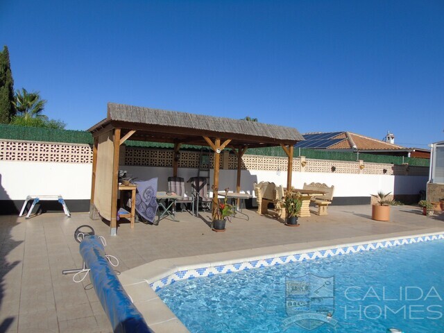 Villa Uno: Resale Villa for Sale in Arboleas, Almería