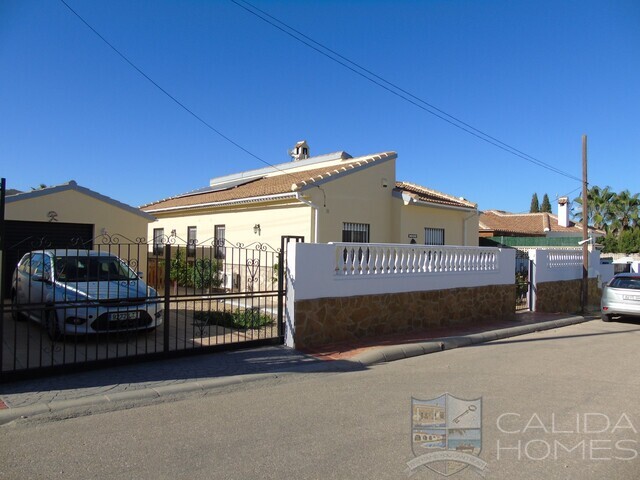 Villa Uno: Resale Villa for Sale in Arboleas, Almería