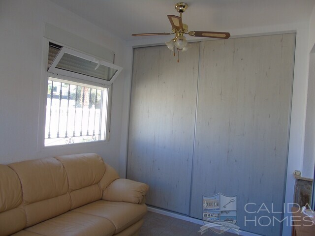 Villa Uno: Resale Villa for Sale in Arboleas, Almería