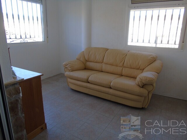 Villa Uno: Resale Villa for Sale in Arboleas, Almería