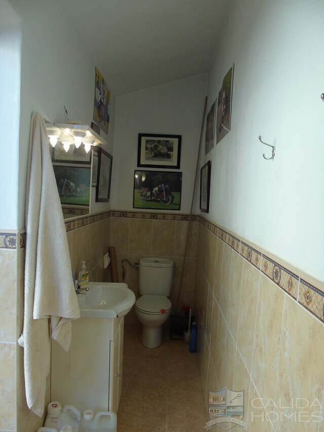 Villa Uno: Resale Villa for Sale in Arboleas, Almería