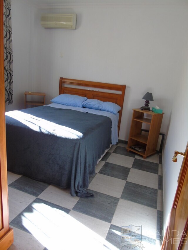 Villa Uno: Resale Villa for Sale in Arboleas, Almería