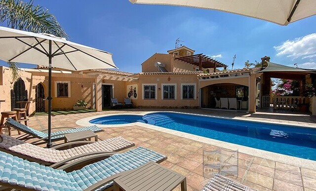 Villa Vera STV: Resale Villa for Sale in Vera, Almería