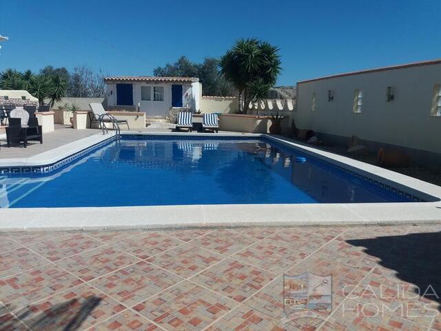 Villa Verano: Resale Villa for Sale in Arboleas, Almería