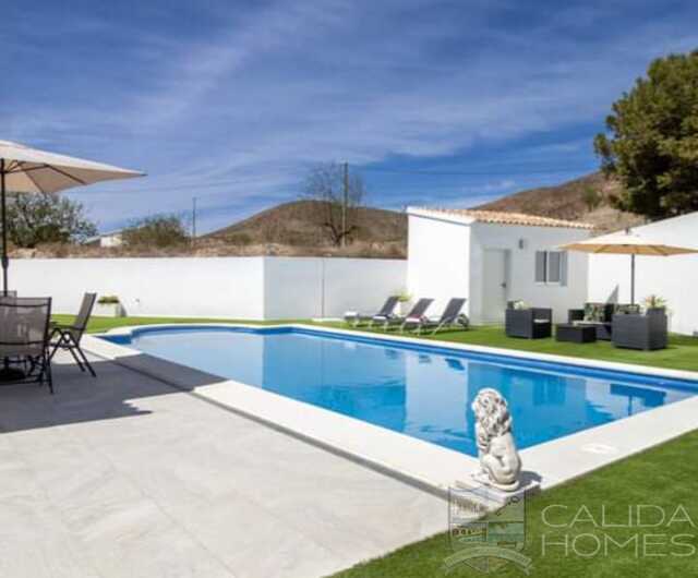 Villa Verde: Resale Villa for Sale in Arboleas, Almería