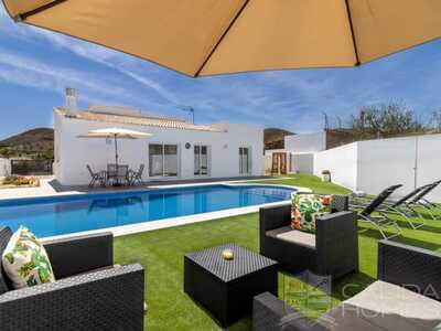 Villa Verde: Resale Villa in Arboleas, Almería