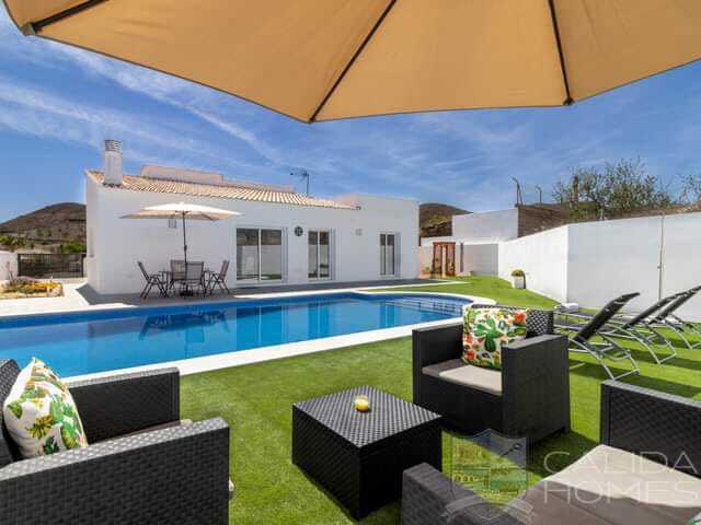 Villa Verde: Resale Villa for Sale in Arboleas, Almería