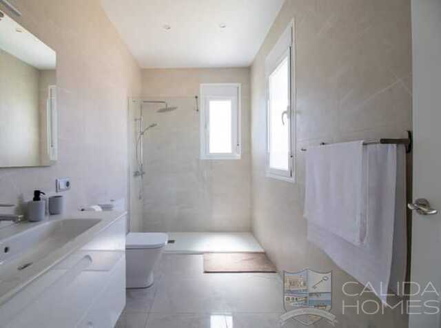 Villa Verde: Resale Villa for Sale in Arboleas, Almería