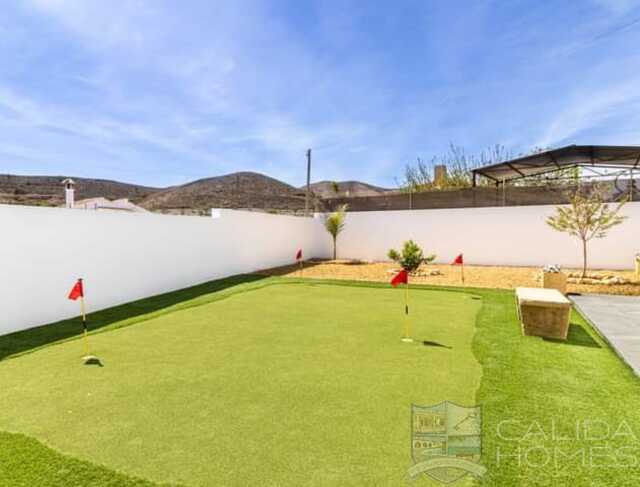 Villa Verde: Resale Villa for Sale in Arboleas, Almería
