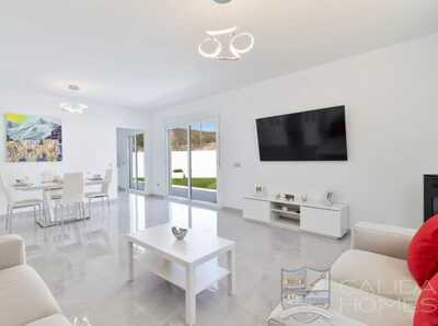 Villa Verde: Resale Villa in Arboleas, Almería