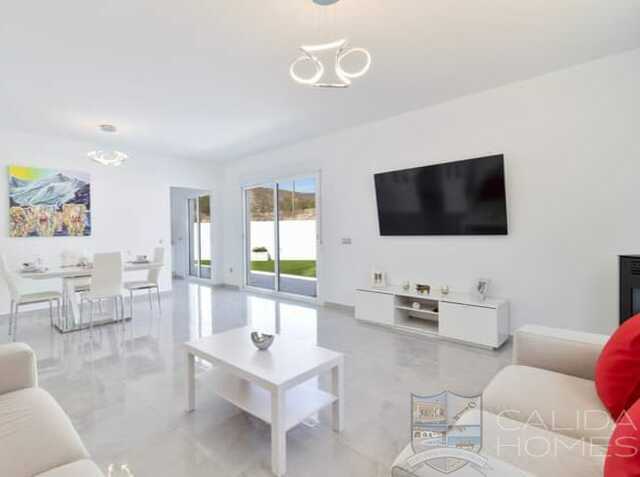 Villa Verde: Resale Villa for Sale in Arboleas, Almería