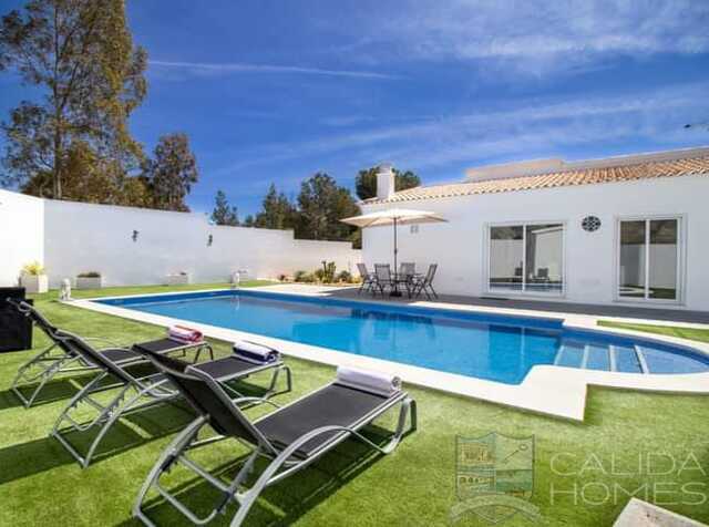 Villa Verde: Resale Villa for Sale in Arboleas, Almería