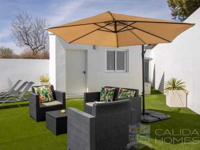 Villa Verde: Resale Villa for Sale in Arboleas, Almería