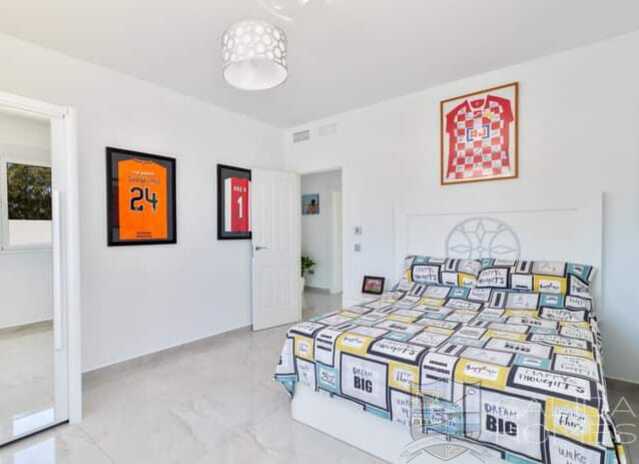 Villa Verde: Resale Villa for Sale in Arboleas, Almería