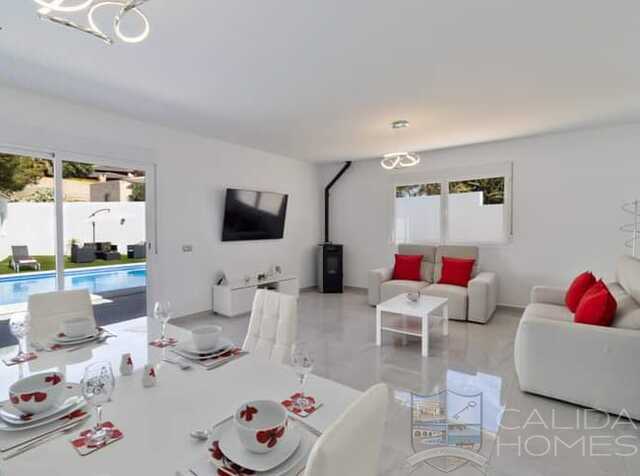 Villa Verde: Resale Villa for Sale in Arboleas, Almería