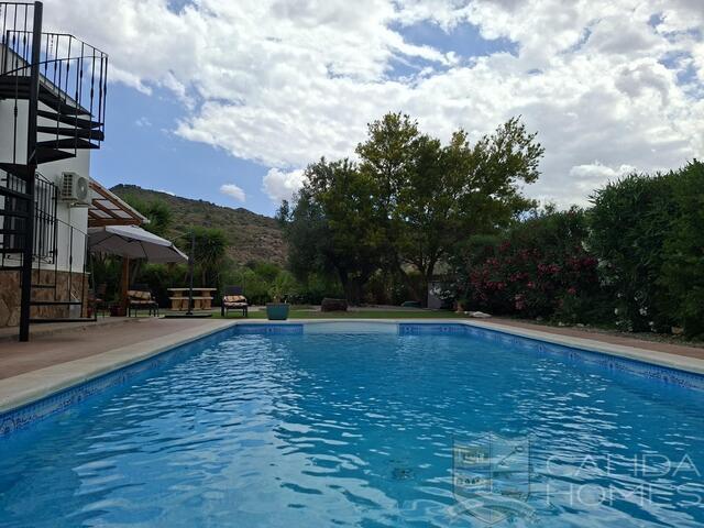 Villa Viola: Resale Villa for Sale in Arboleas, Almería