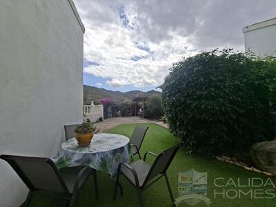 Villa Viola: Resale Villa in Arboleas, Almería