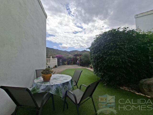 Villa Viola: Resale Villa for Sale in Arboleas, Almería