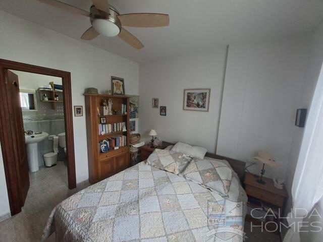 Villa Viola: Resale Villa for Sale in Arboleas, Almería