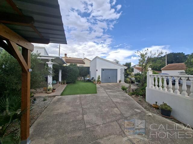 Villa Viola: Resale Villa for Sale in Arboleas, Almería