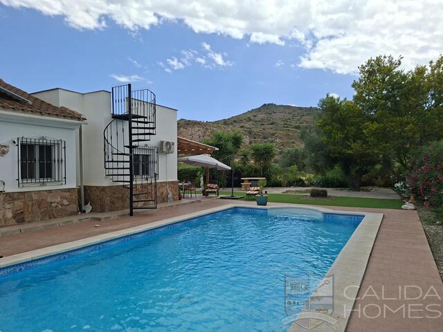 Villa Viola: Resale Villa for Sale in Arboleas, Almería