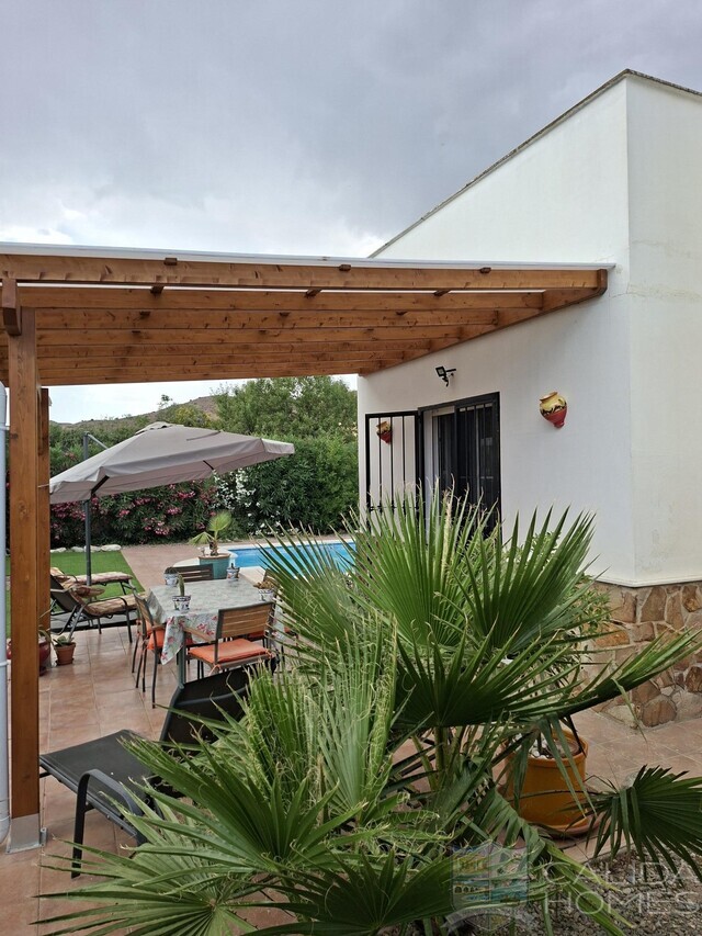 Villa Viola: Resale Villa for Sale in Arboleas, Almería