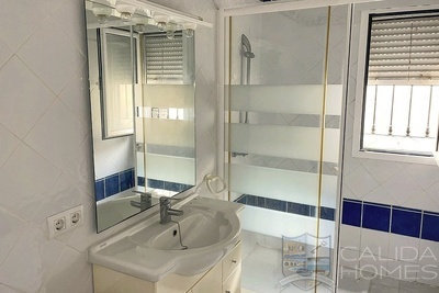 Villa Viola: Resale Villa in Arboleas, Almería
