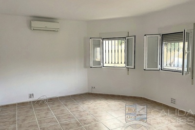 Villa Viola: Resale Villa in Arboleas, Almería