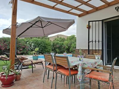 Villa Viola: Resale Villa in Arboleas, Almería