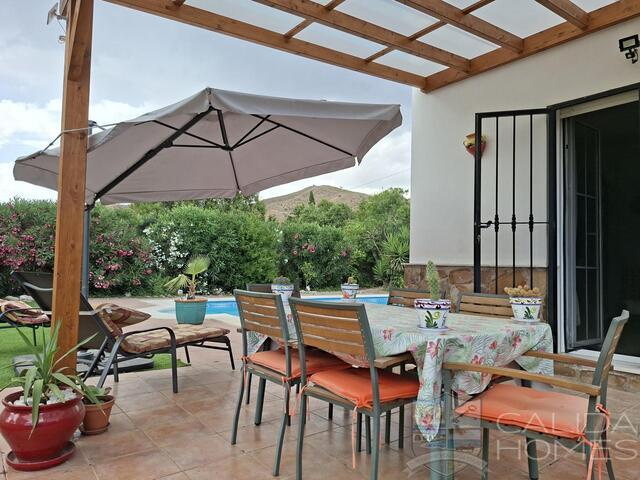 Villa Viola: Resale Villa for Sale in Arboleas, Almería