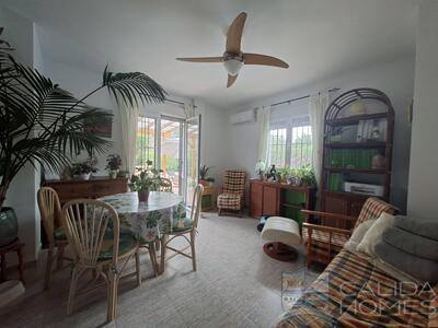 Villa Viola: Resale Villa in Arboleas, Almería