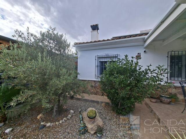 Villa Viola: Resale Villa for Sale in Arboleas, Almería