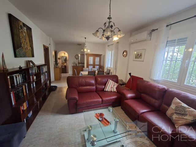 Villa Viola: Resale Villa for Sale in Arboleas, Almería
