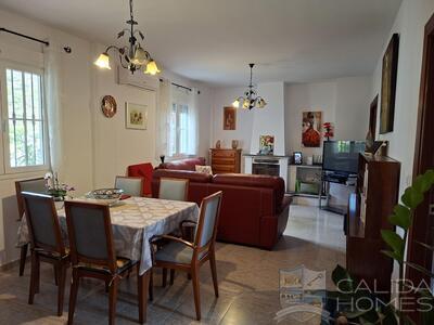 Villa Viola: Resale Villa in Arboleas, Almería