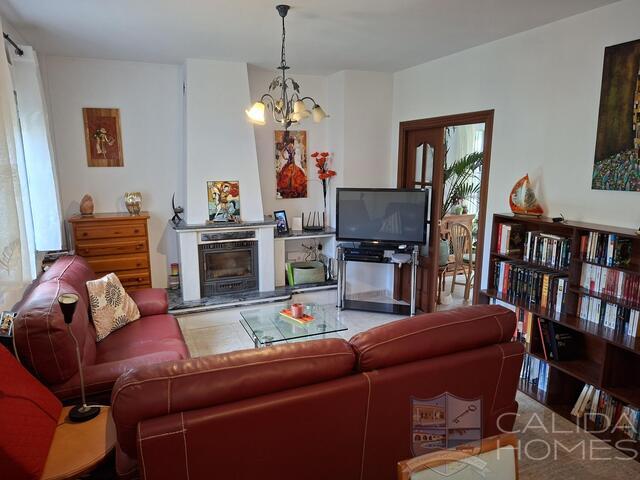 Villa Viola: Resale Villa for Sale in Arboleas, Almería