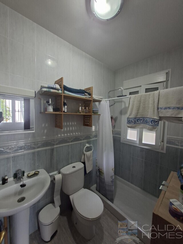 Villa Viola: Resale Villa for Sale in Arboleas, Almería