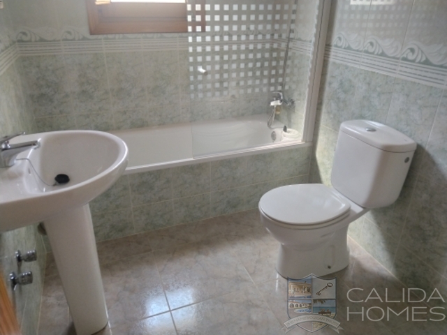 Villa Violeta: Resale Villa for Sale in Arboleas, Almería