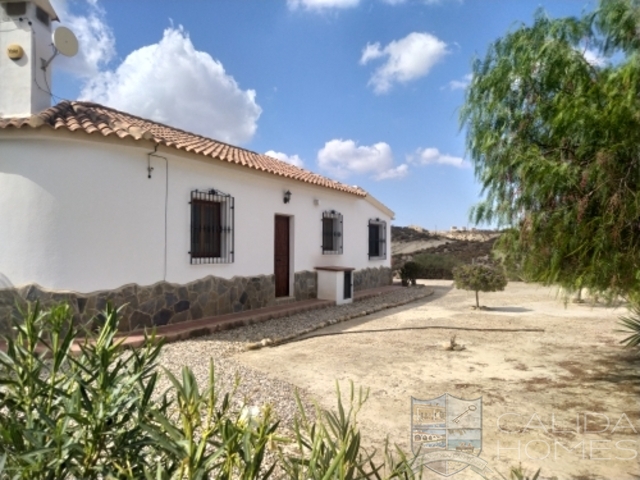 Villa Violeta: Herverkoop Villa te Koop in Arboleas, Almería