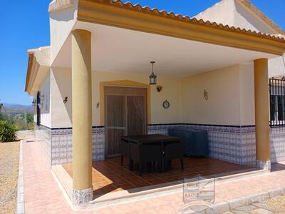 Villa Vista Buena: Resale Villa in Arboleas, Almería