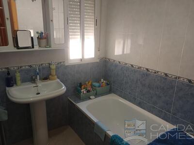 Villa Vista Buena: Resale Villa in Arboleas, Almería