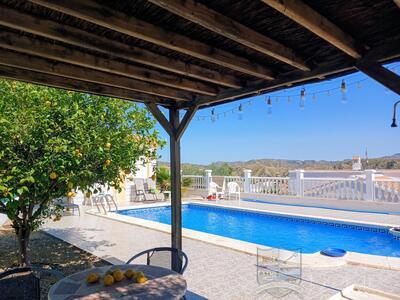 Villa Vista Buena: Resale Villa in Arboleas, Almería