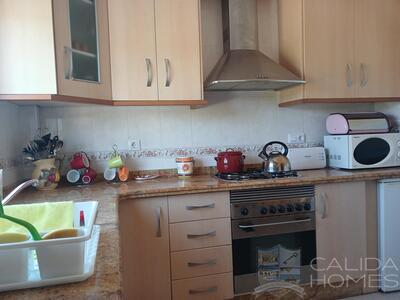 Villa Vista Buena: Resale Villa in Arboleas, Almería