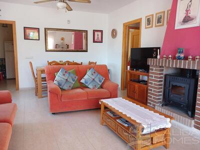 Villa Vista Buena: Resale Villa in Arboleas, Almería