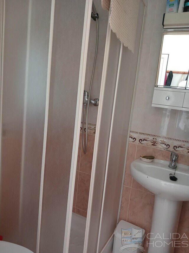 Villa Vista Buena: Resale Villa for Sale in Arboleas, Almería