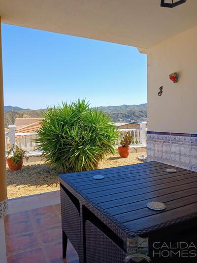 Villa Vista Buena: Resale Villa in Arboleas, Almería