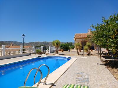 Villa Vista Buena: Resale Villa in Arboleas, Almería