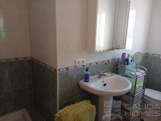 Villa Vista Buena: Resale Villa for Sale in Arboleas, Almería