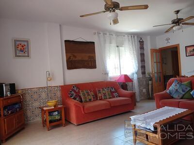 Villa Vista Buena: Resale Villa in Arboleas, Almería